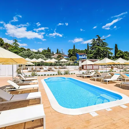 Medena-1 By Interhome * Трогир